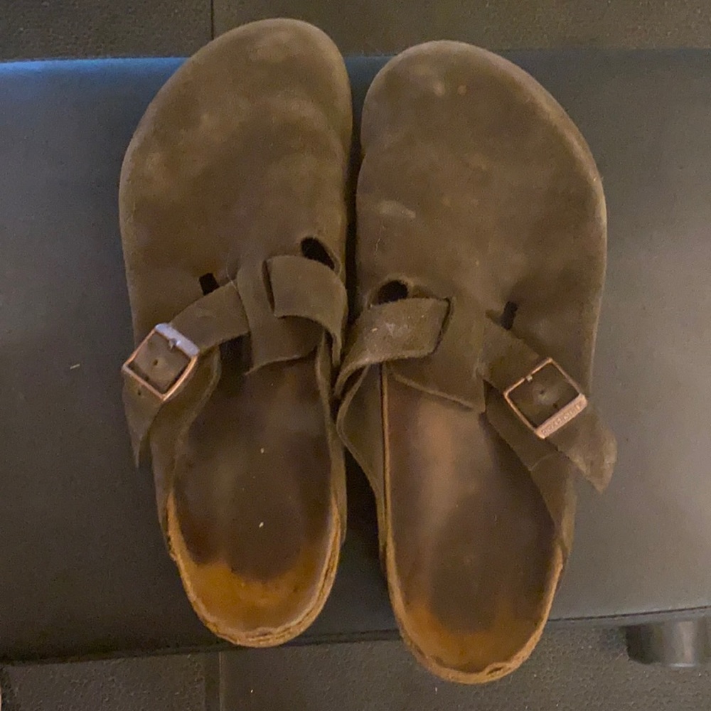 Used Birkenstock slips 🤟